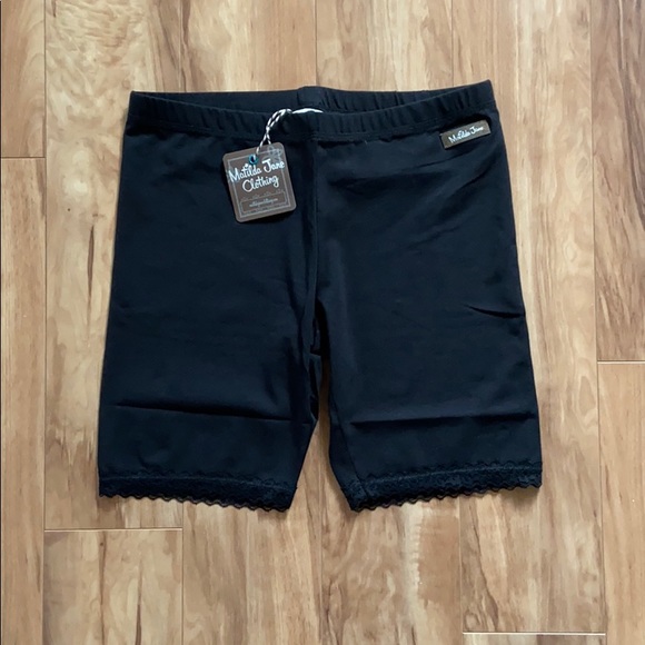 Matilda Jane Pants - Matilda Jane Black color lace woman’s shorts